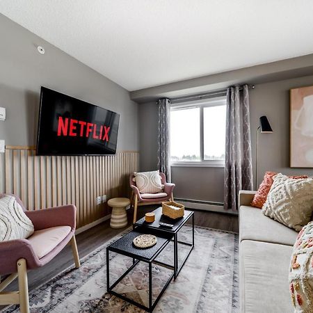 Peaceful Oasis Condo, Ac, Top Floor, Secure Ug Parking, Balcony, King Bed! 埃德蒙顿 外观 照片