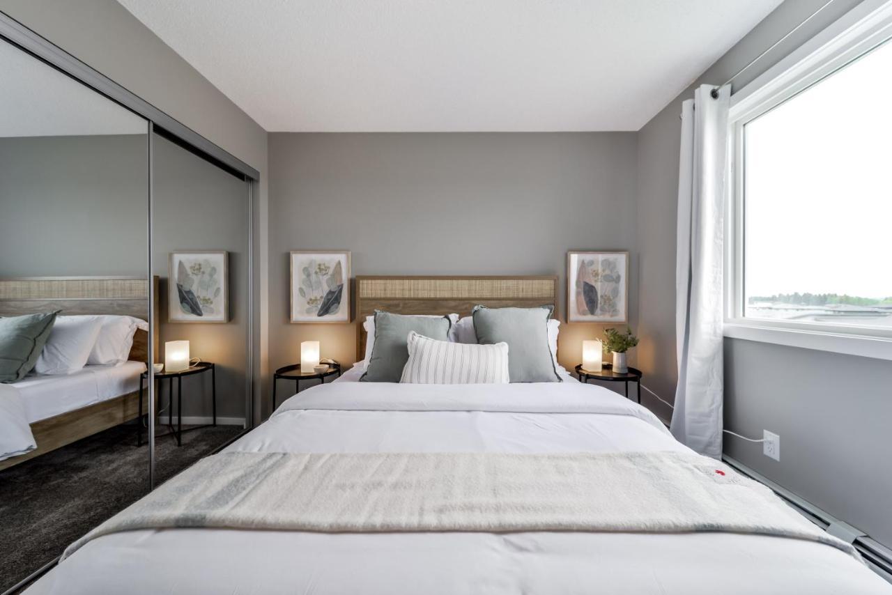 Peaceful Oasis Condo, Ac, Top Floor, Secure Ug Parking, Balcony, King Bed! 埃德蒙顿 外观 照片