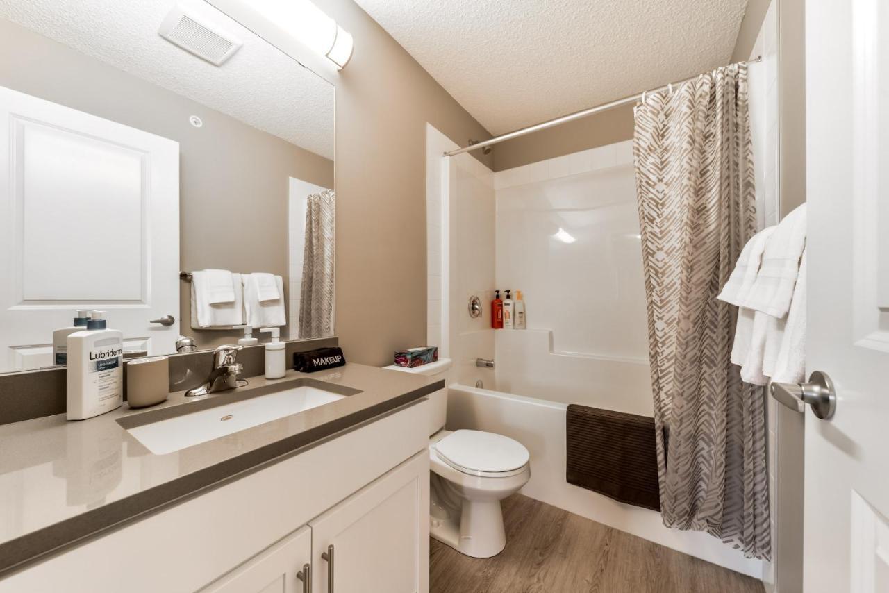 Peaceful Oasis Condo, Ac, Top Floor, Secure Ug Parking, Balcony, King Bed! 埃德蒙顿 外观 照片